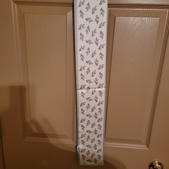 NEW Floral Yellow and White Scarf. - Picture 2 of 2